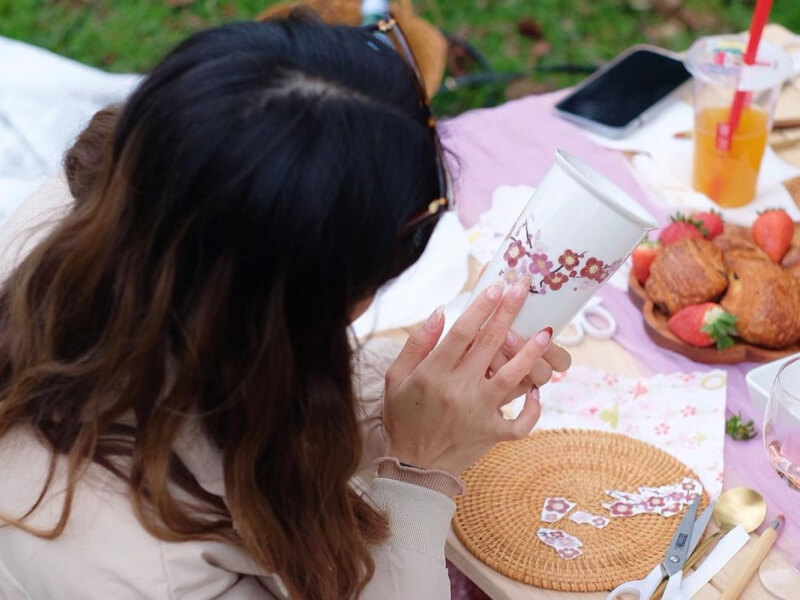 decorating a porcelain mug